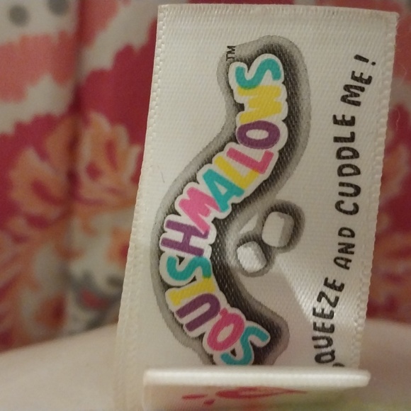 JUSTICE SQUISHMALLOW JUMBO  Josie the llama - Picture 3 of 4